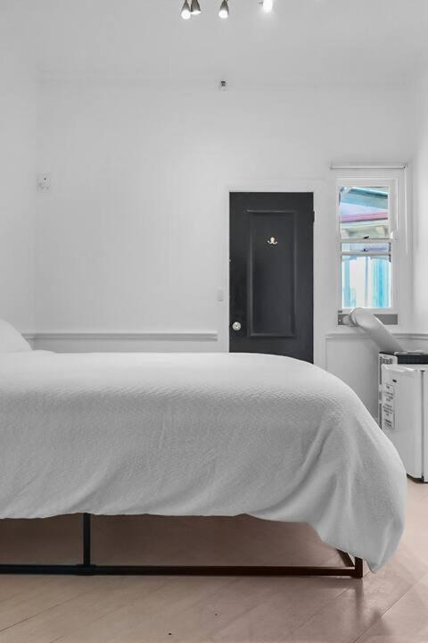 Venus By The Harbour Budget Hotel Sidney Exterior foto